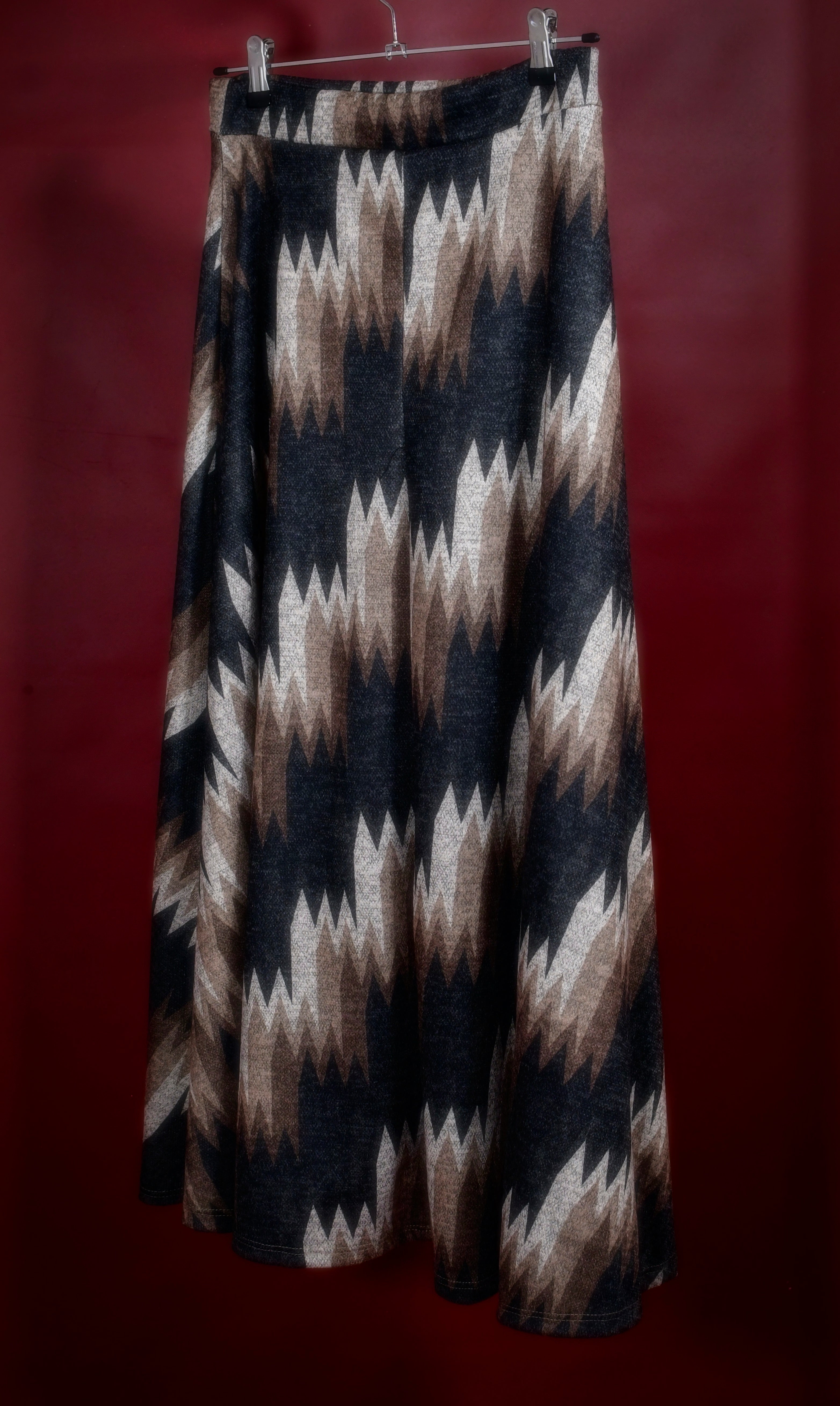 Falda larga con estampado geométrico