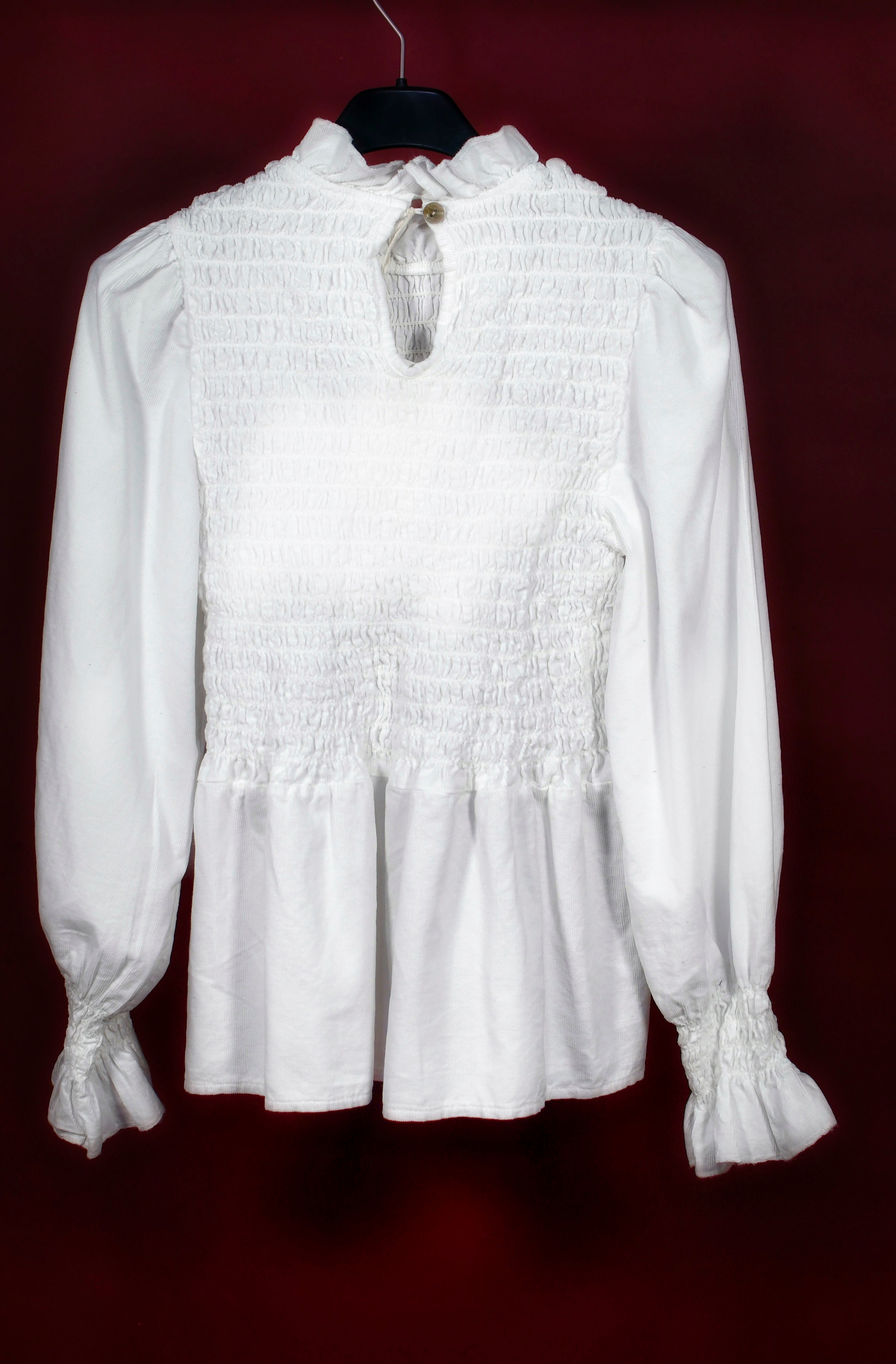 Blusa con fruncido en color vino