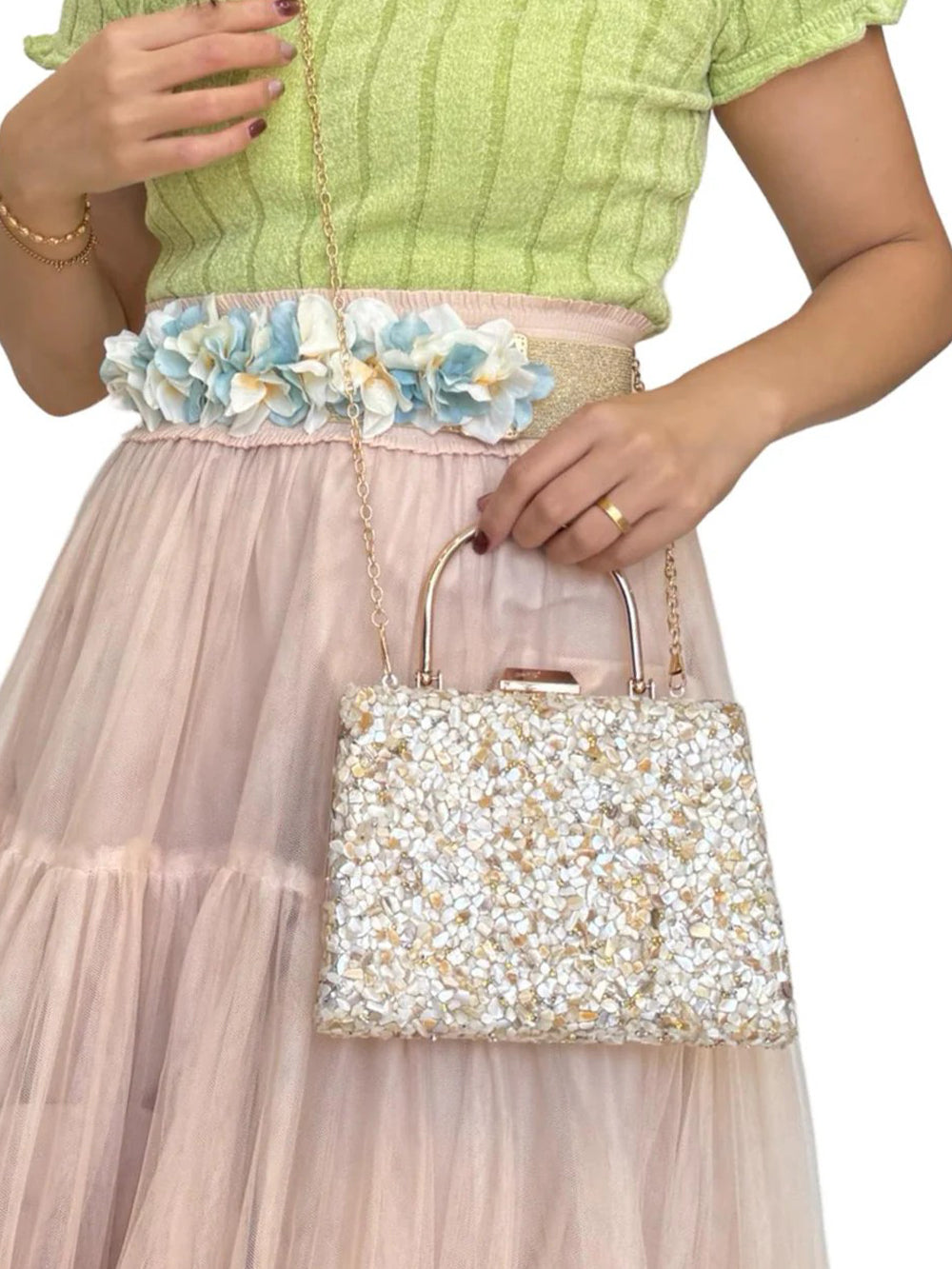 Bolso con Textura Floral y Detalles