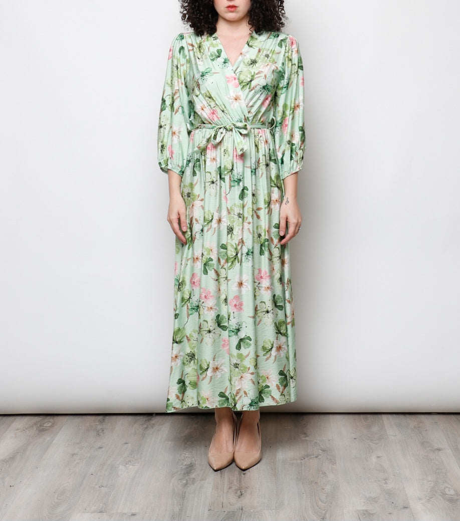 Vestido largo floral con escote cruzado y mangas 3/4       AGOTADO