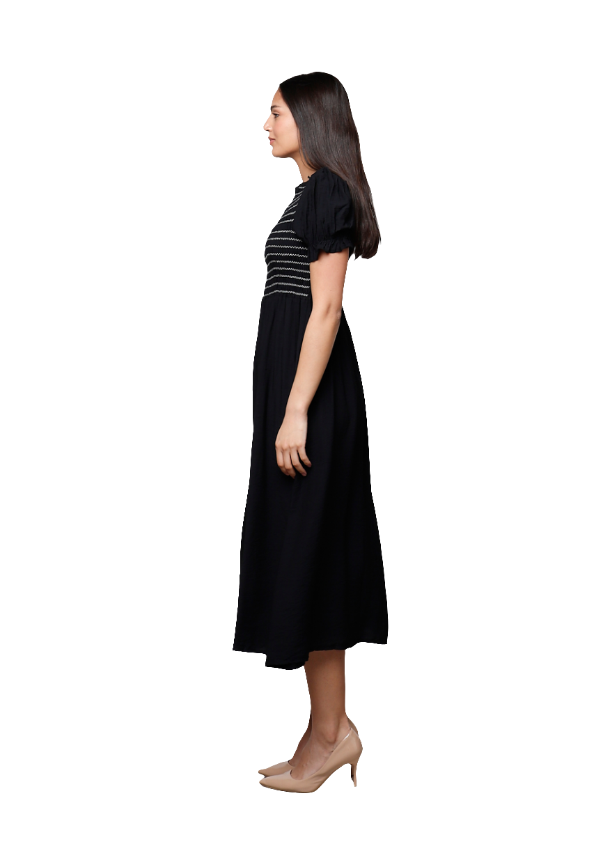 Vestido Midi con Detalles Fruncidos         AGOTADO