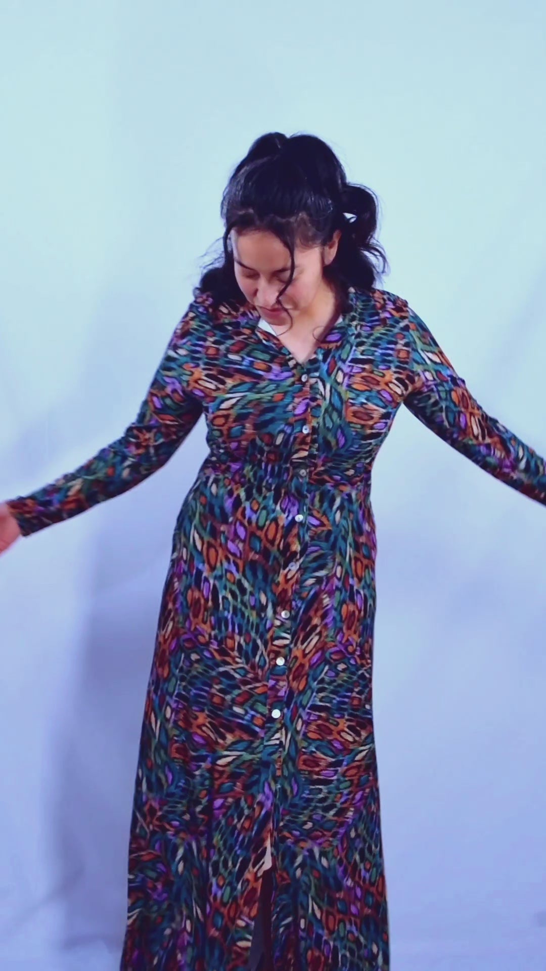 Vestido camisero estampado vibrante