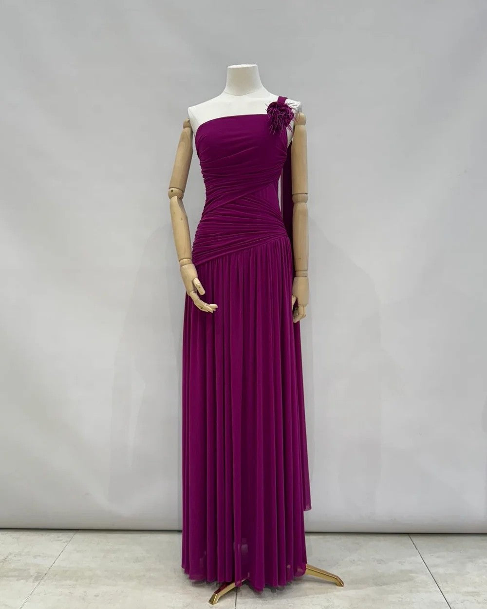 Vestido Largo  Asimétrico con Detalle Floral