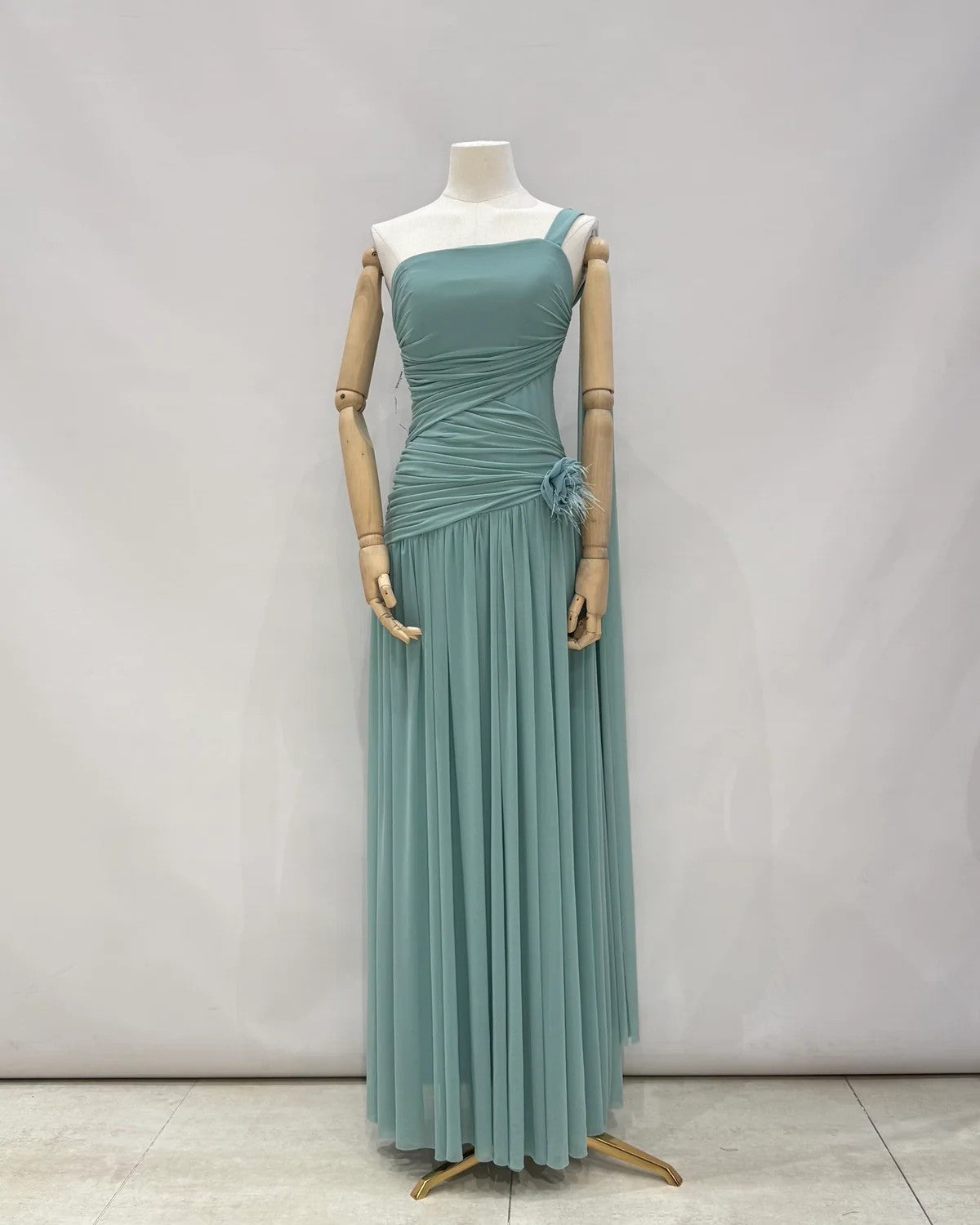 Vestido Largo  Asimétrico con Detalle Floral