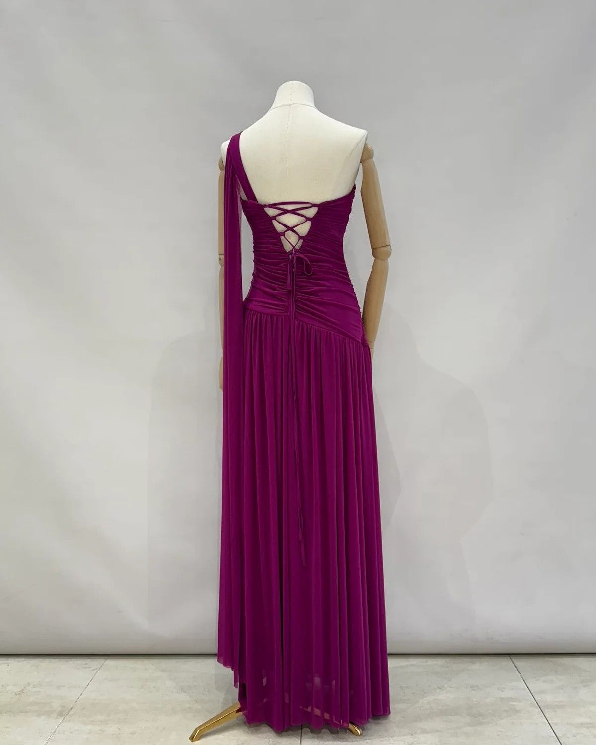 Vestido Largo  Asimétrico con Detalle Floral