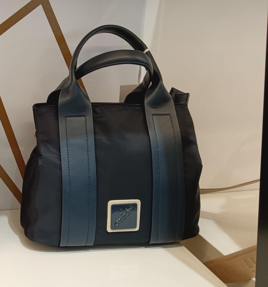 Vestido largo Amichi con estampado floral y escote cruzado