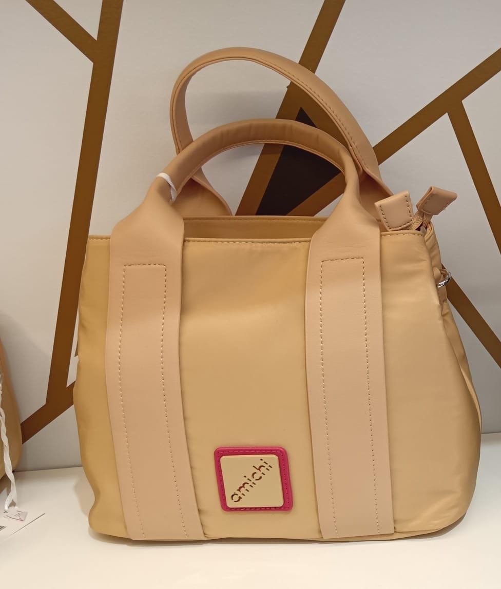 Vestido largo Amichi con estampado floral y escote cruzado