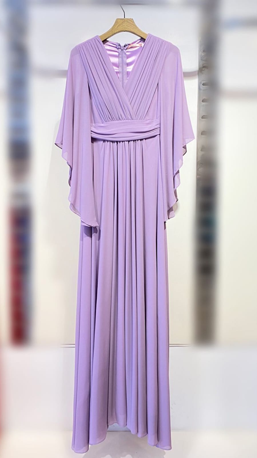 Elegante Vestido Largo  con mangas Mariposa y Escote en V