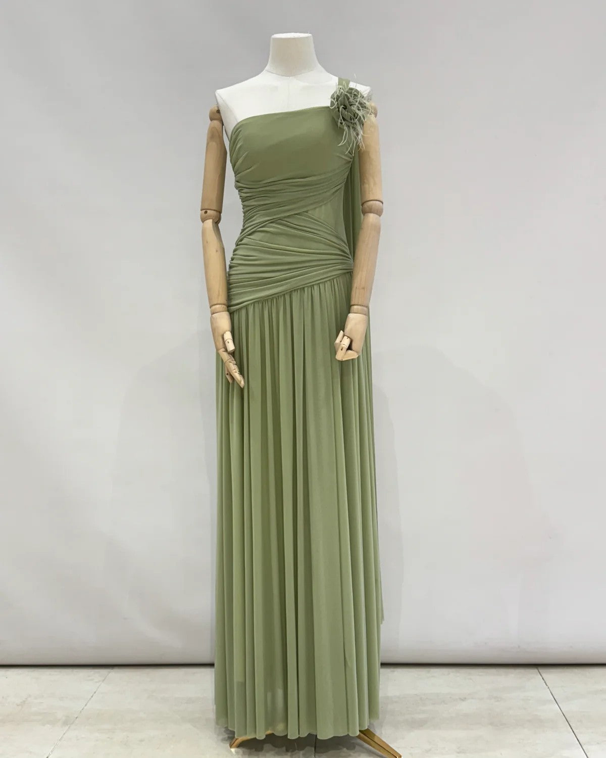 Vestido Largo  Asimétrico con Detalle Floral