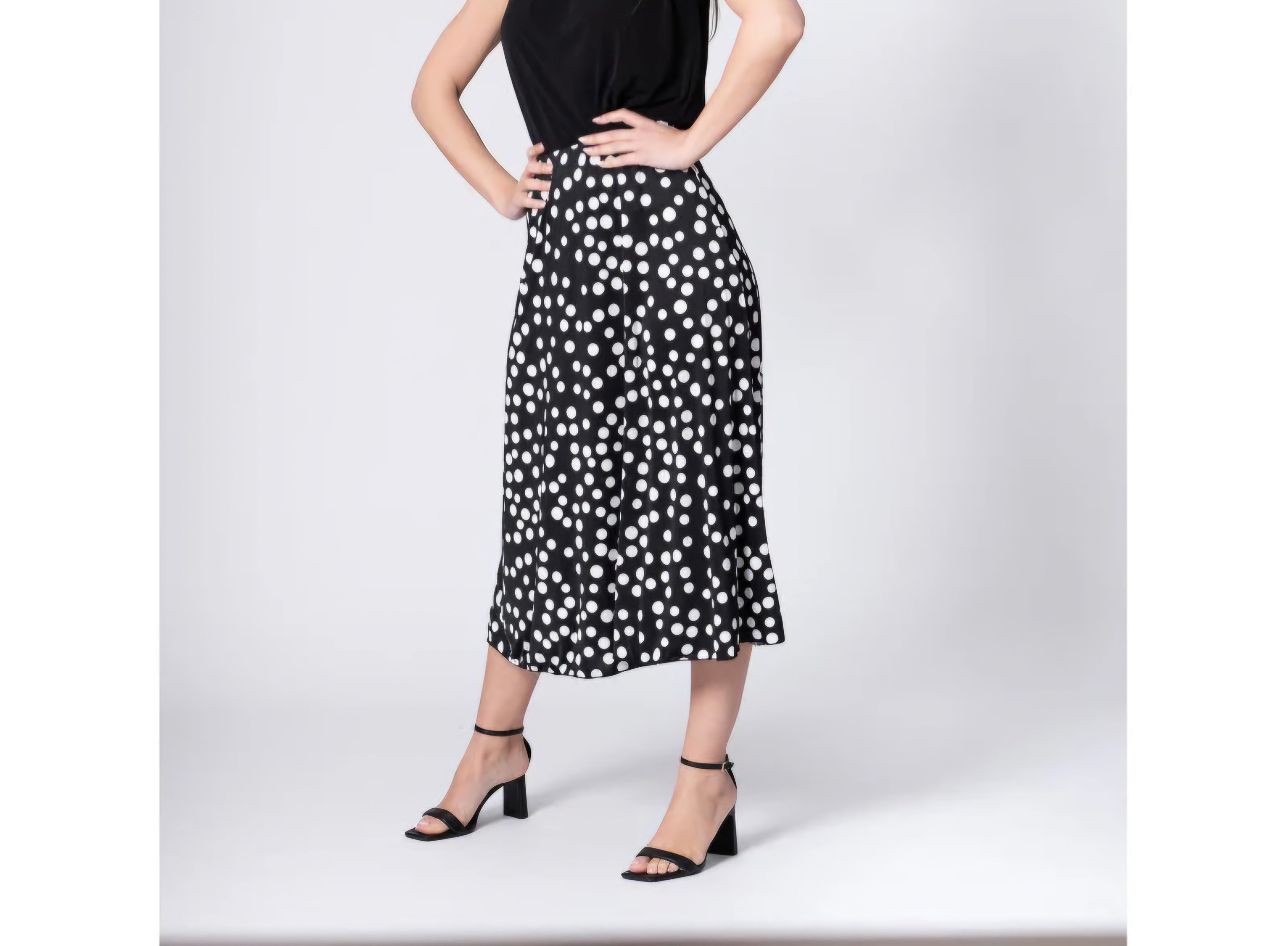 Falda evasé de lunares en punto de seda             AGOTADO