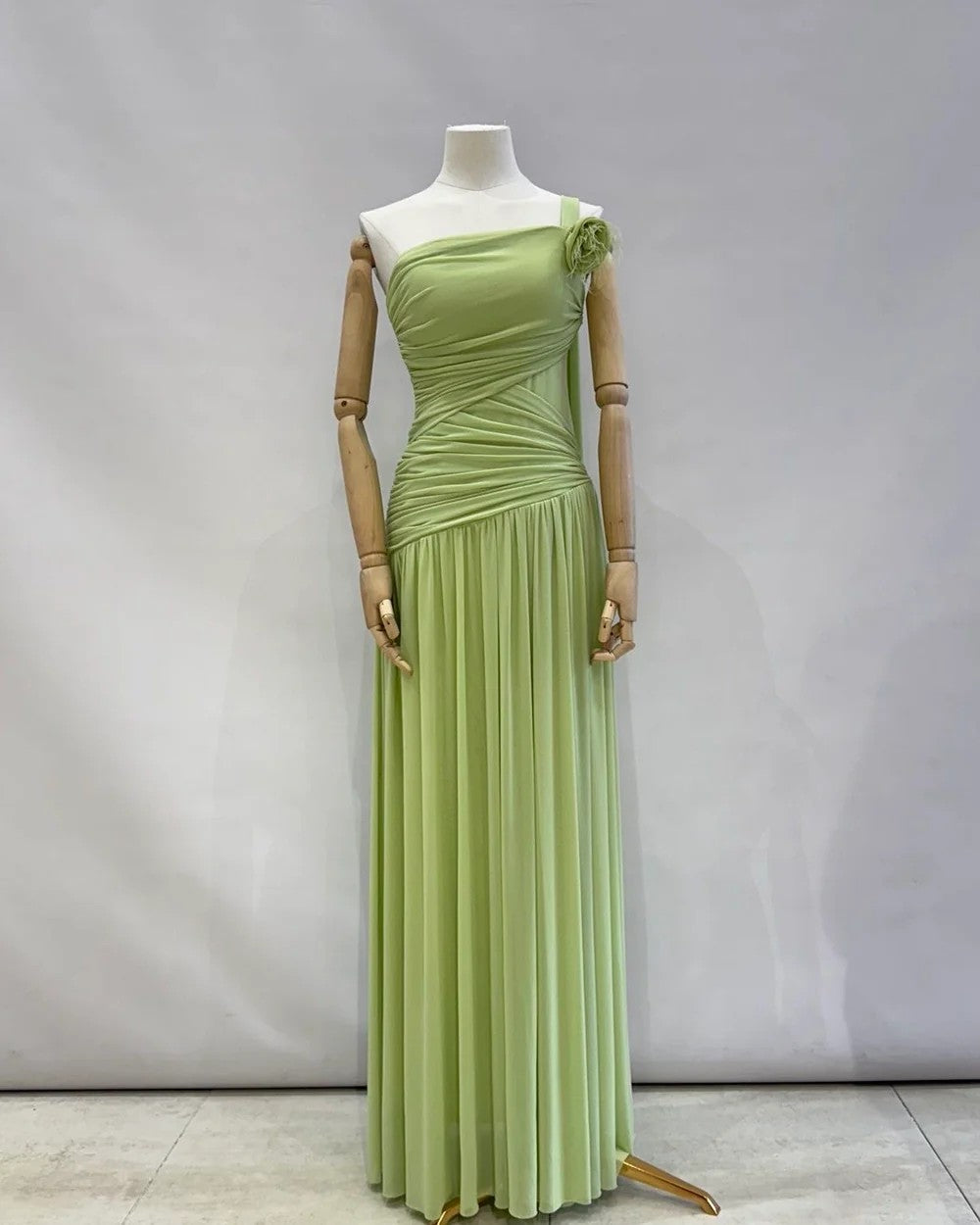 Vestido Largo  Asimétrico con Detalle Floral