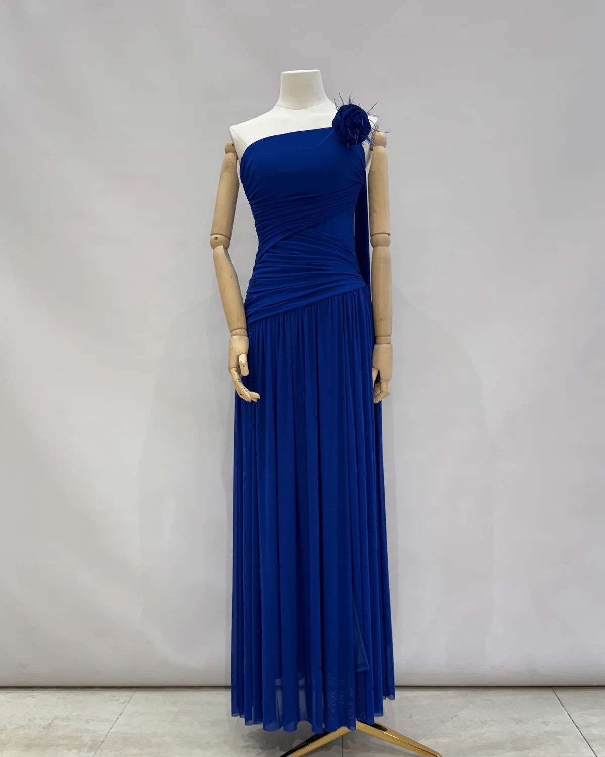 Vestido Largo  Asimétrico con Detalle Floral