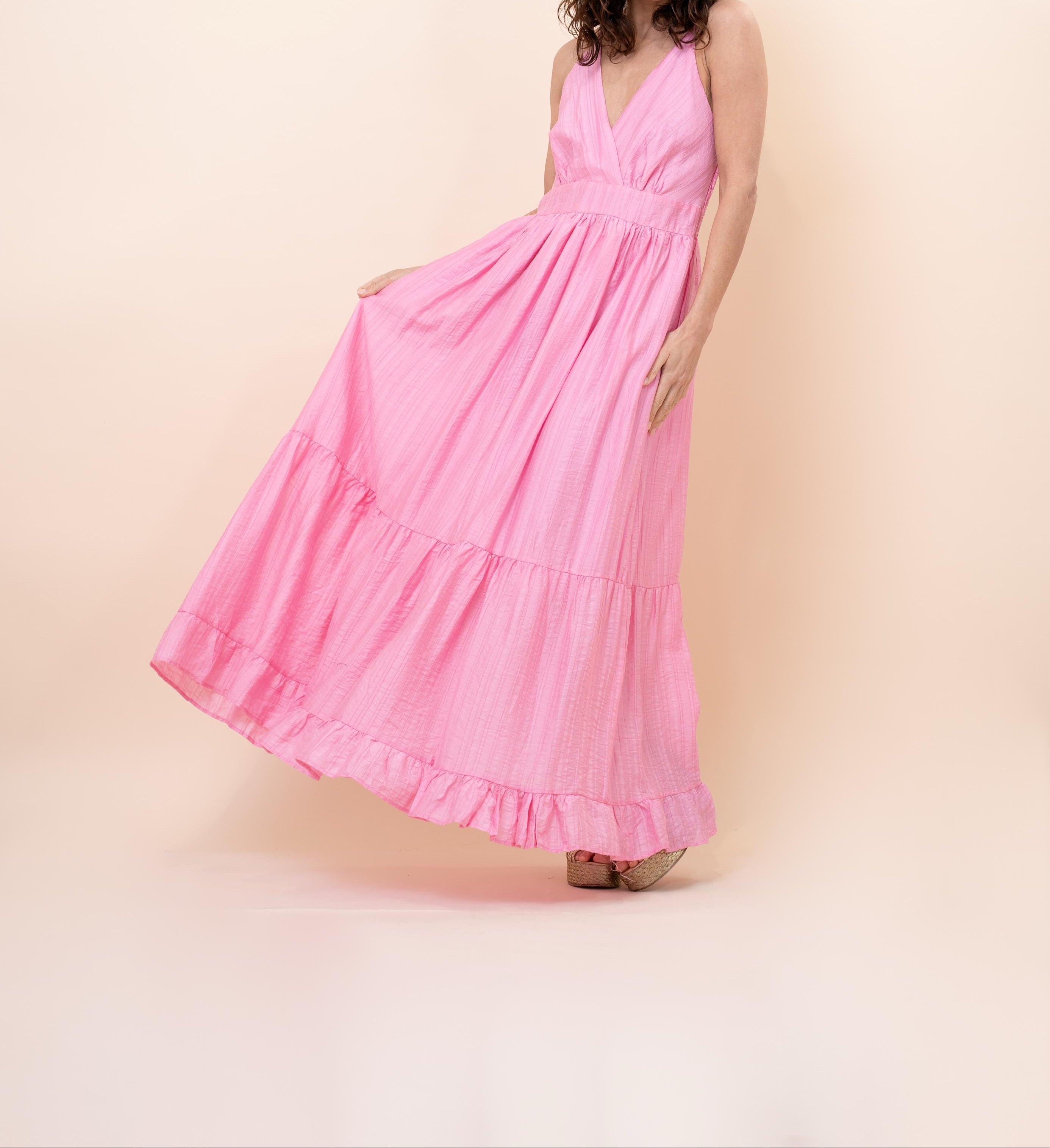 Vestido largo rosa con escote en V                       A  G  O  T  A  D  O